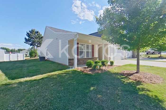 1240 Amberlight Cir - Photo 4 of 31