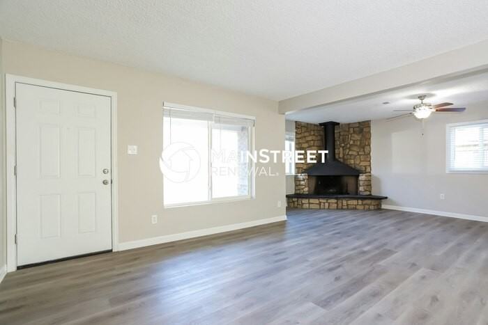 1156 Troy St - Photo 4 of 17