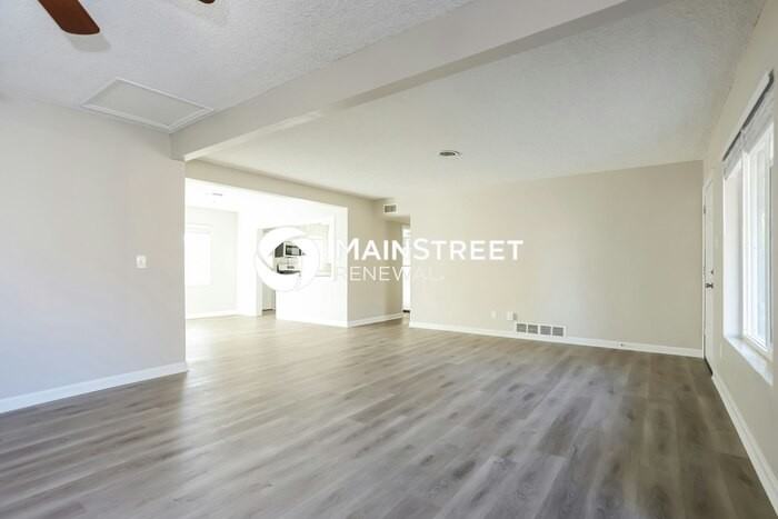 1156 Troy St - Photo 5 of 17