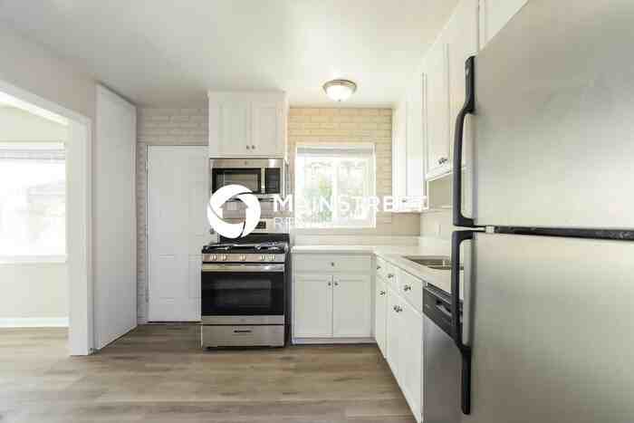 1156 Troy St - Photo 6 of 17