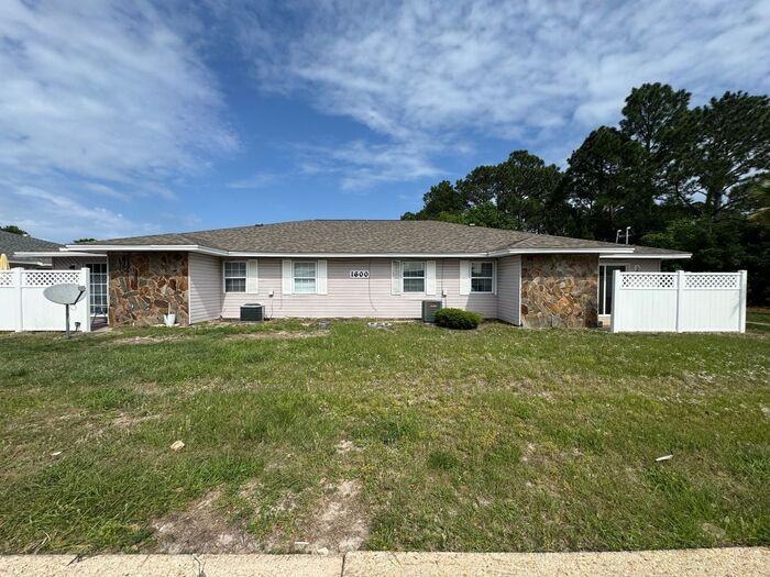 1600 Green Briar Pkwy #A