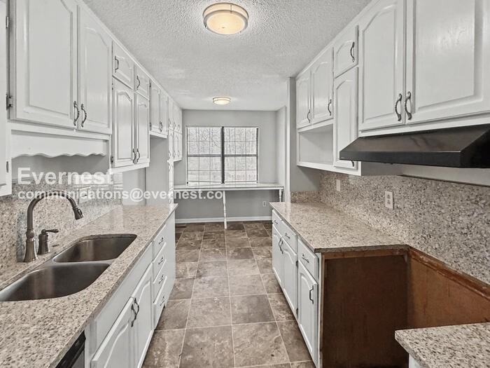 617 Carson Crest Cir - Photo 7 of 27