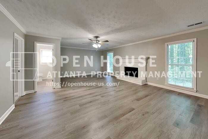 1765 Blackwillow Dr - Photo 4 of 20
