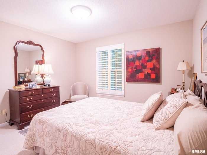 5200 N Knoxville Ave #5200 - Photo 5 of 11