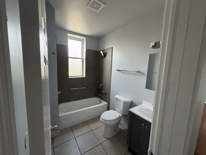1537 S Saint Louis Ave #3F - Photo 4 of 7