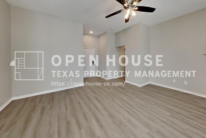 1712 Martinique Dr - Photo 4 of 20