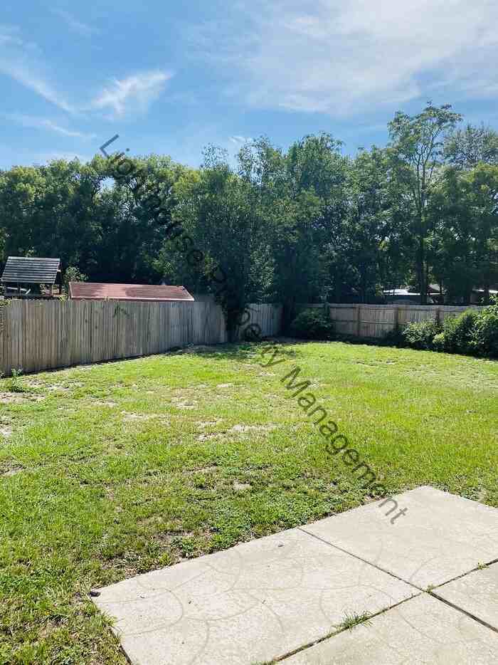 10520 Stone Rd - Photo 3 of 15