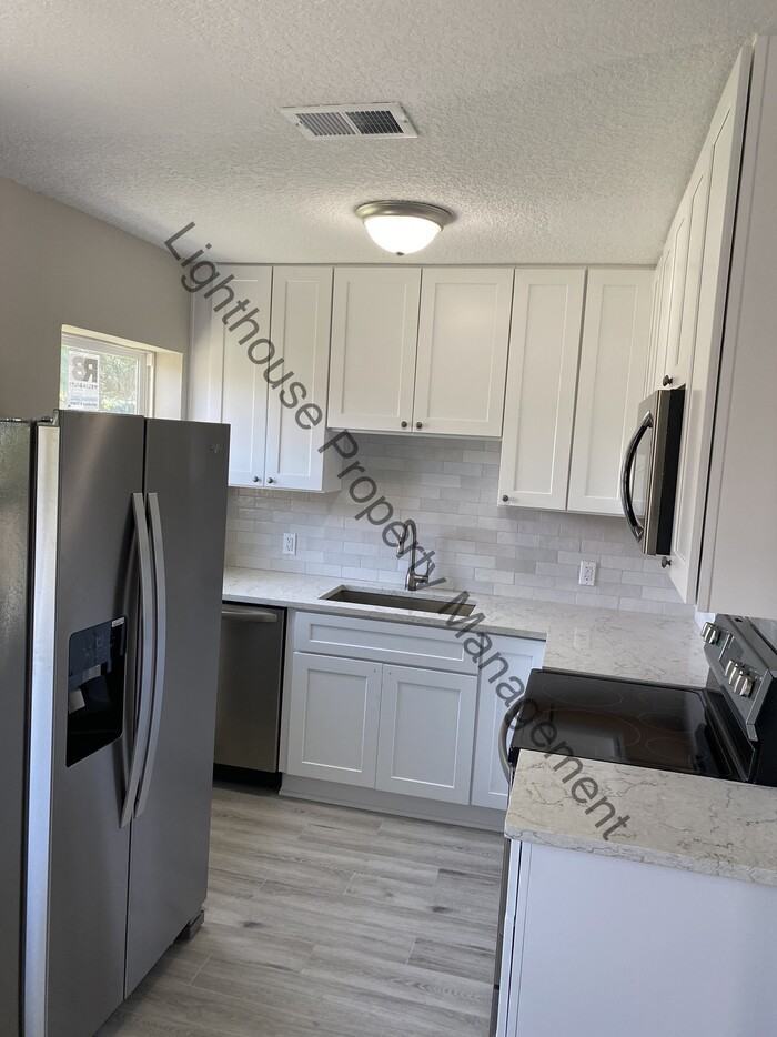 10520 Stone Rd - Photo 4 of 15