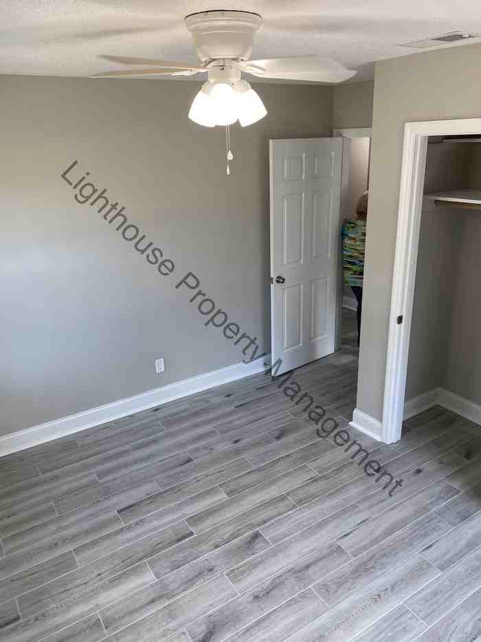 10520 Stone Rd - Photo 5 of 15