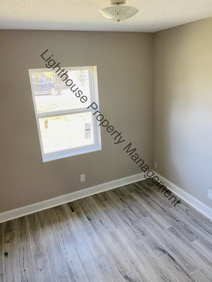 10520 Stone Rd - Photo 6 of 15