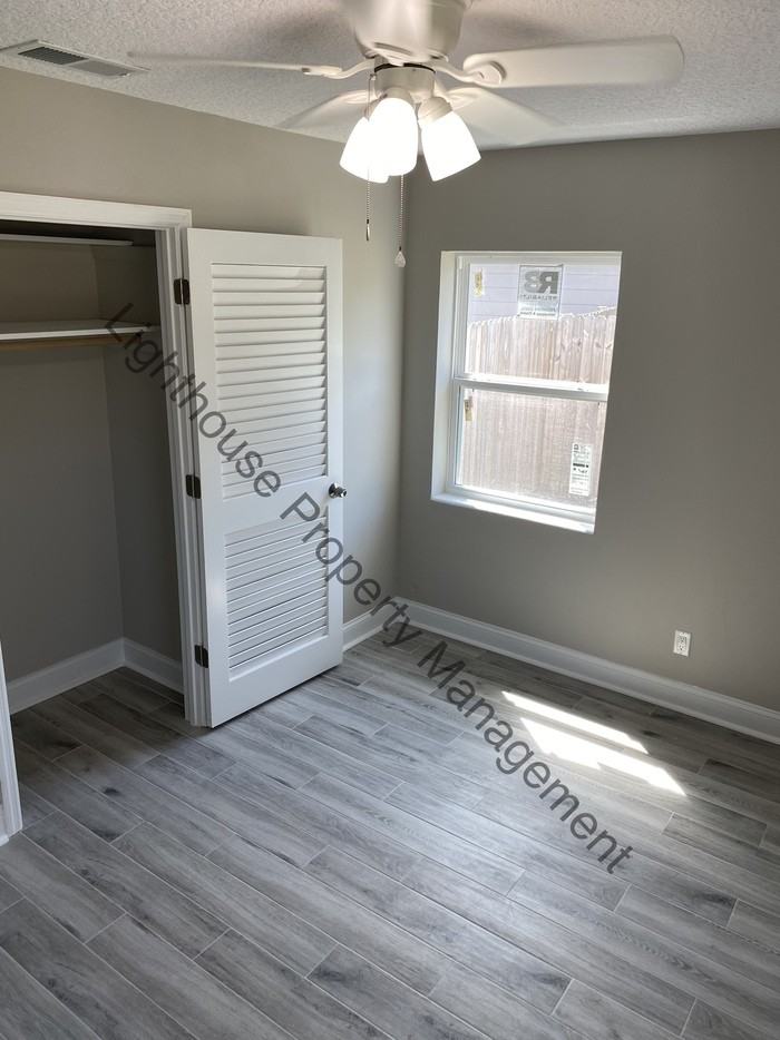 10520 Stone Rd - Photo 7 of 15
