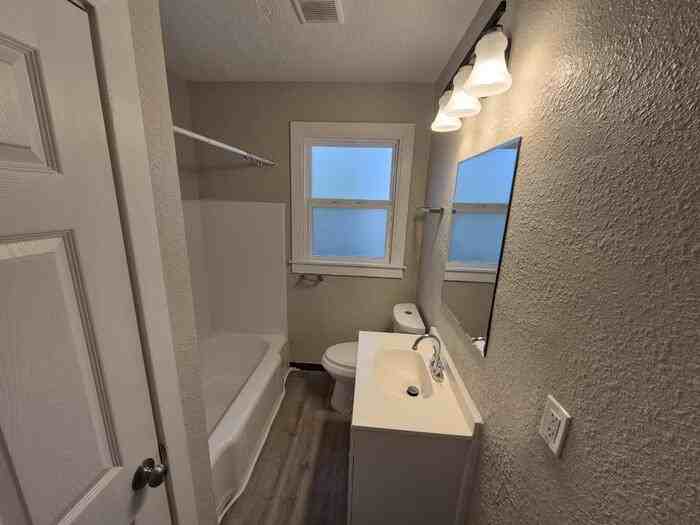 519 W 19th St #A - Photo 6 of 8