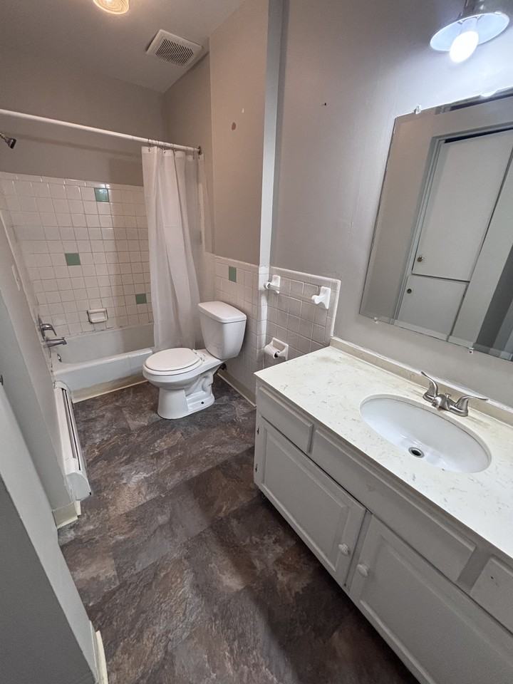 927 West Shiawassee Street #10 - Photo 2 of 7