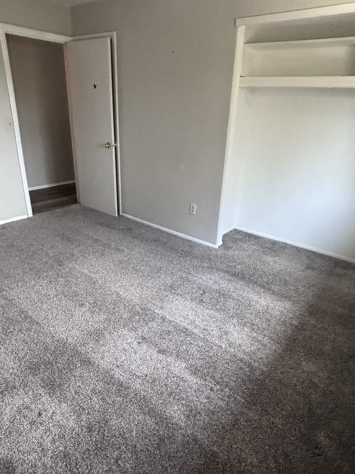 927 West Shiawassee Street #10 - Photo 5 of 7