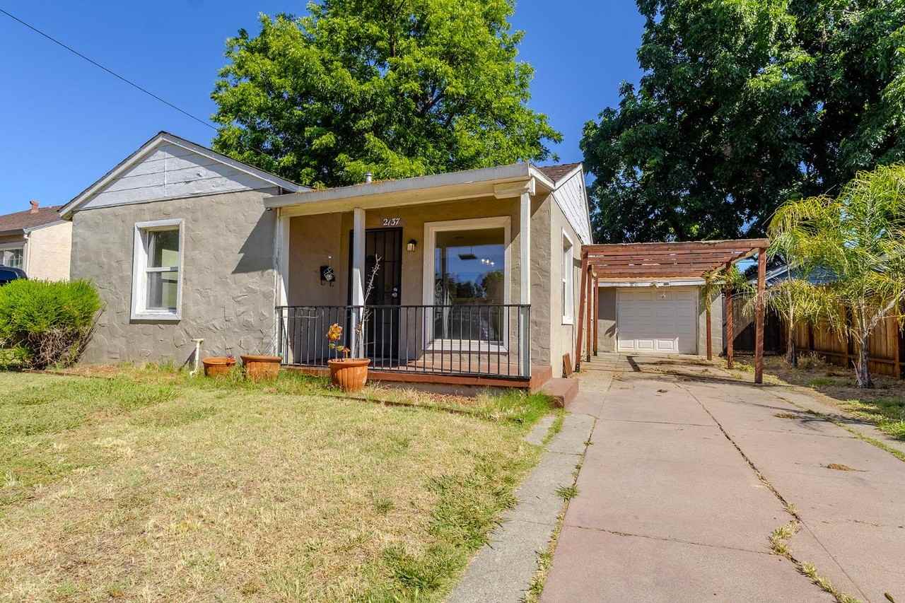 2137 Raymond Ave - Photo 2 of 20