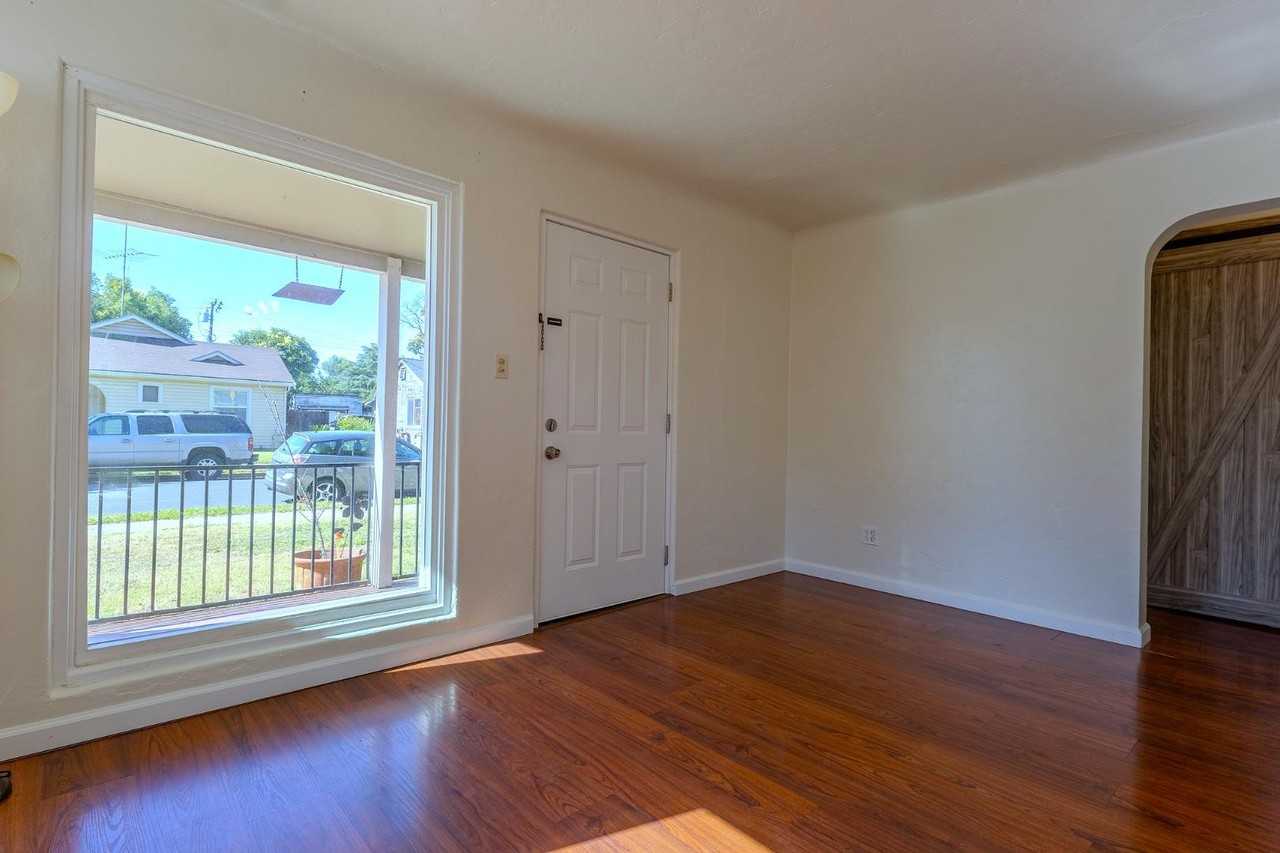 2137 Raymond Ave - Photo 6 of 20