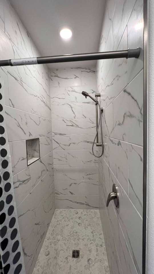 308 Woodstock Ln - Photo 7 of 11