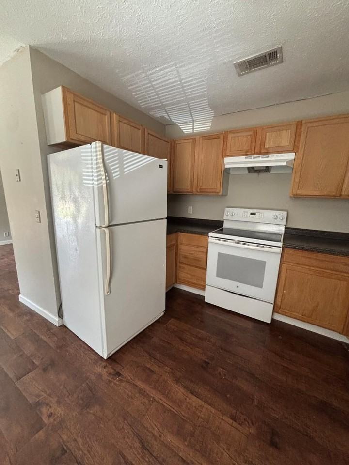 1025 6th Ave N - Photo 3 of 10