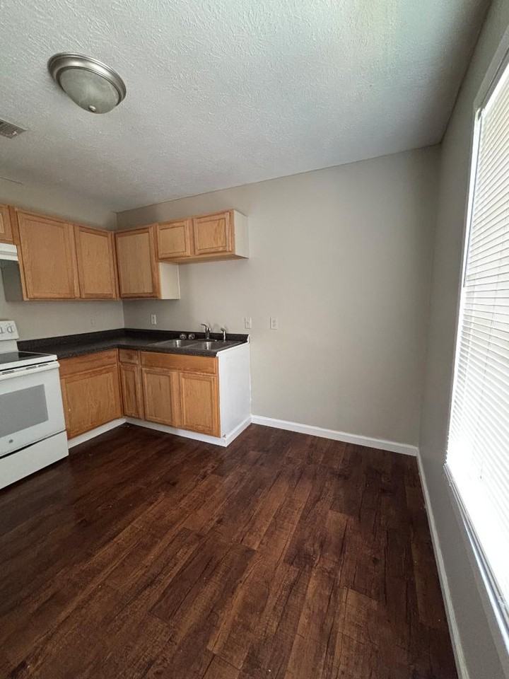 1025 6th Ave N - Photo 4 of 10