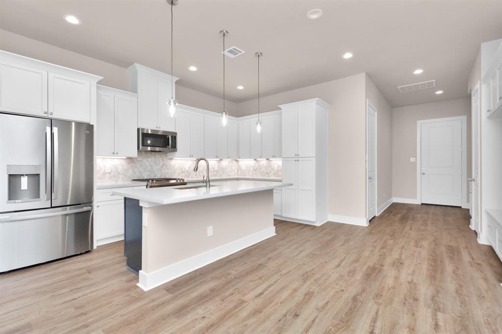 5043 Jefferson St - Photo 4 of 11
