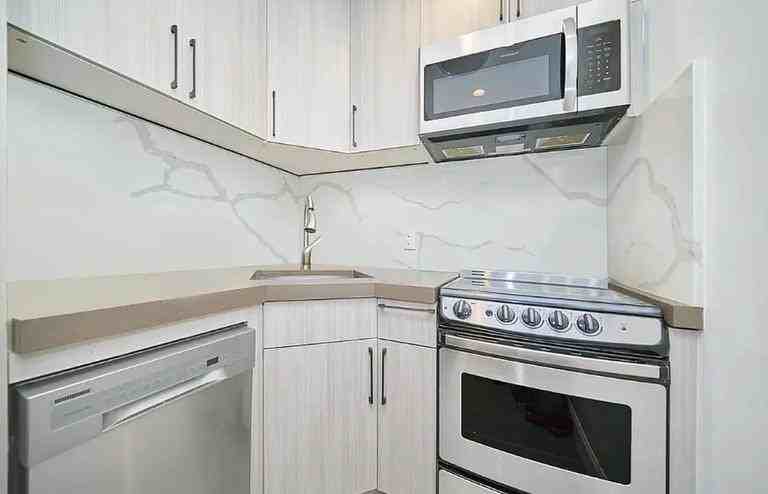E 30th St #8E - Photo 2 of 5