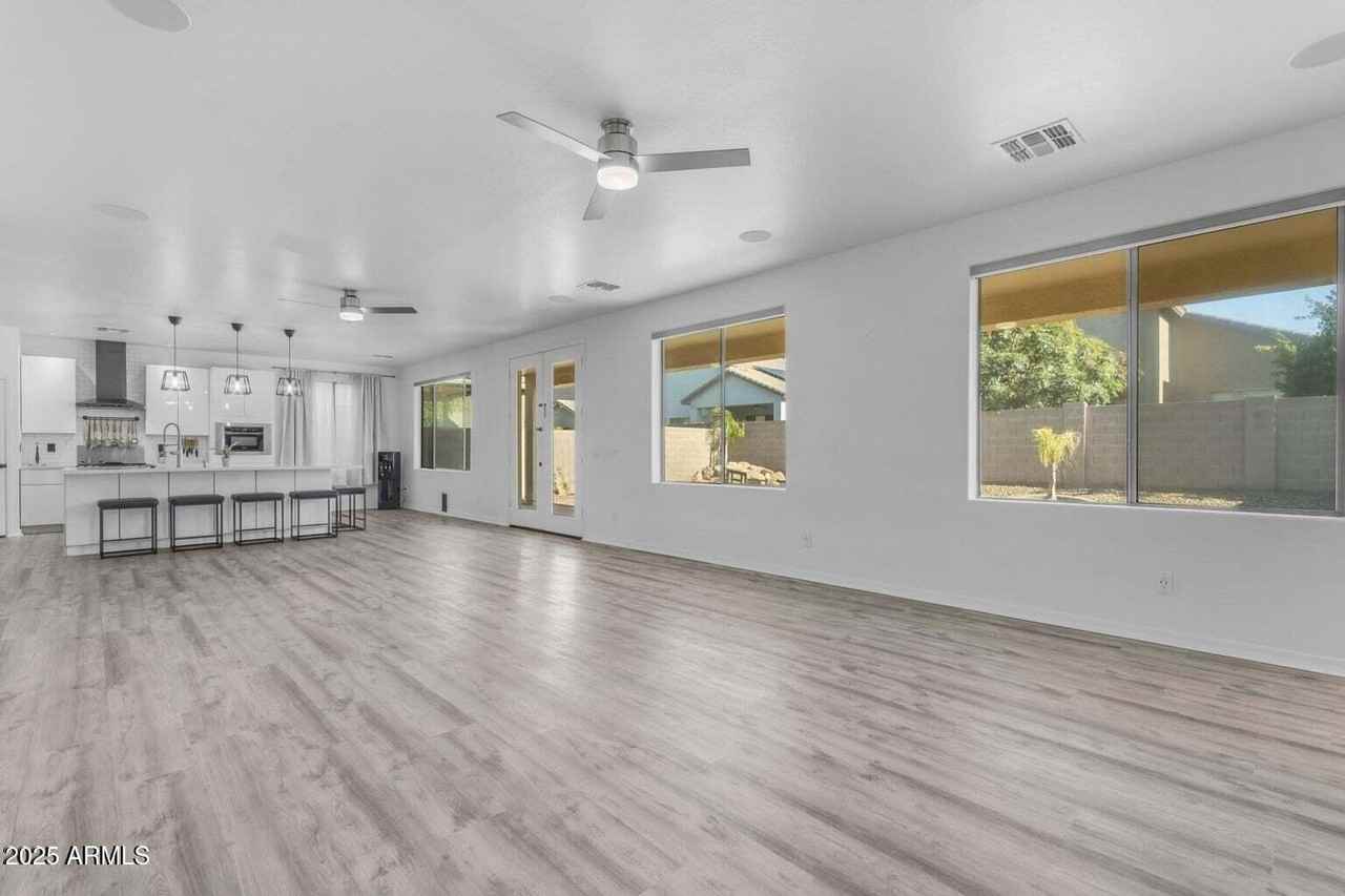 3535 W Morgan Ln - Photo 5 of 32