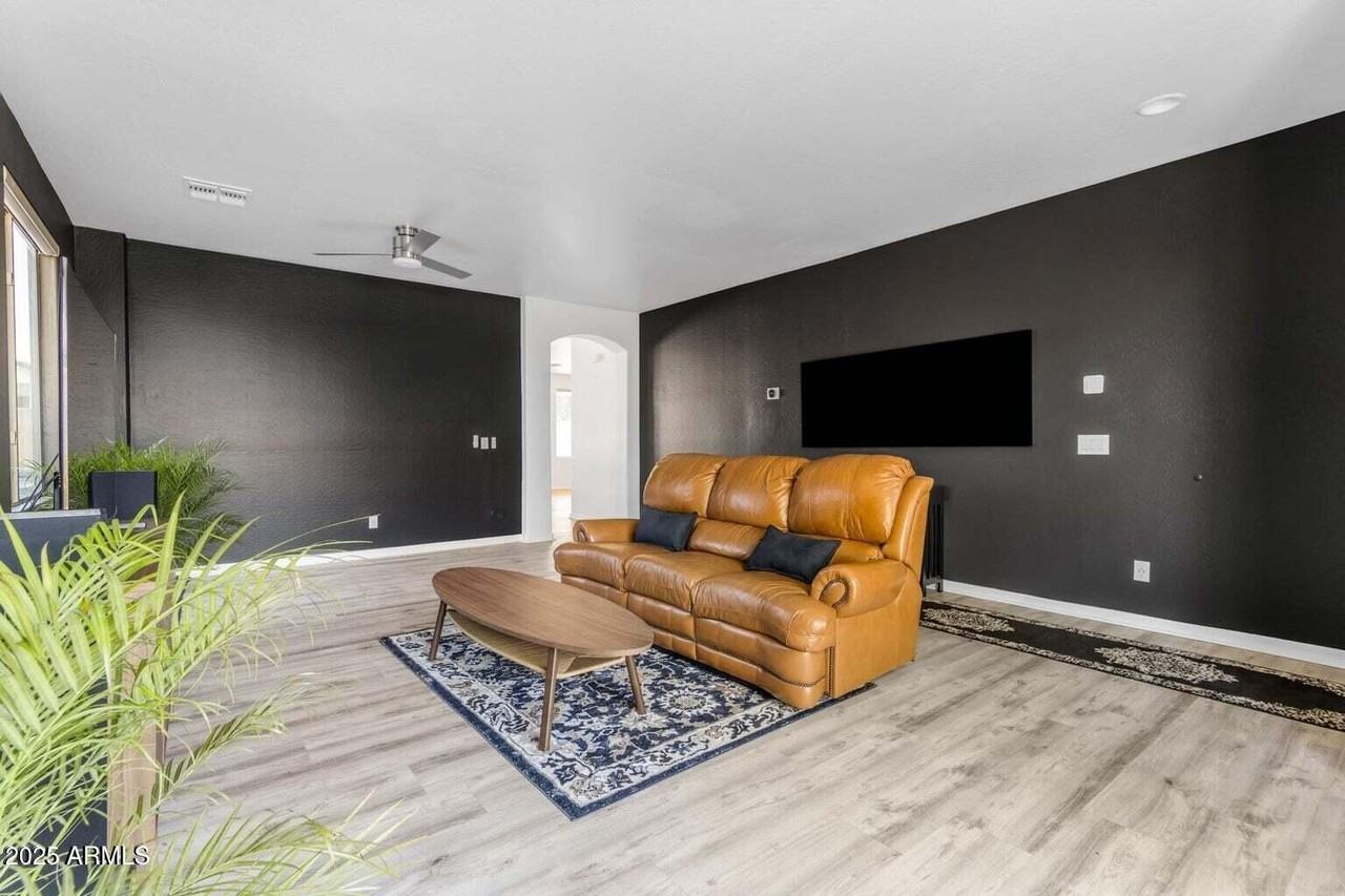 3535 W Morgan Ln - Photo 6 of 32