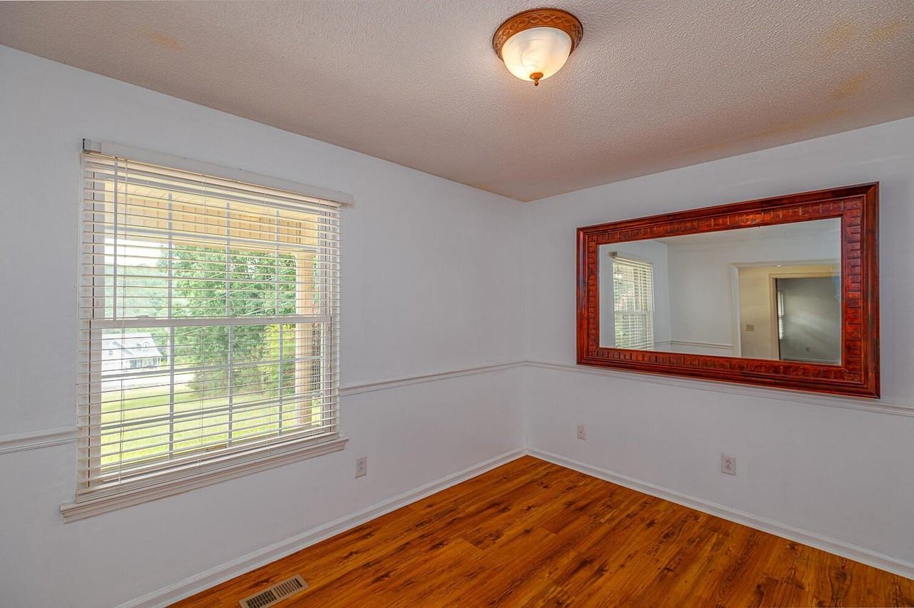 9422 Fuller Rd - Photo 4 of 23