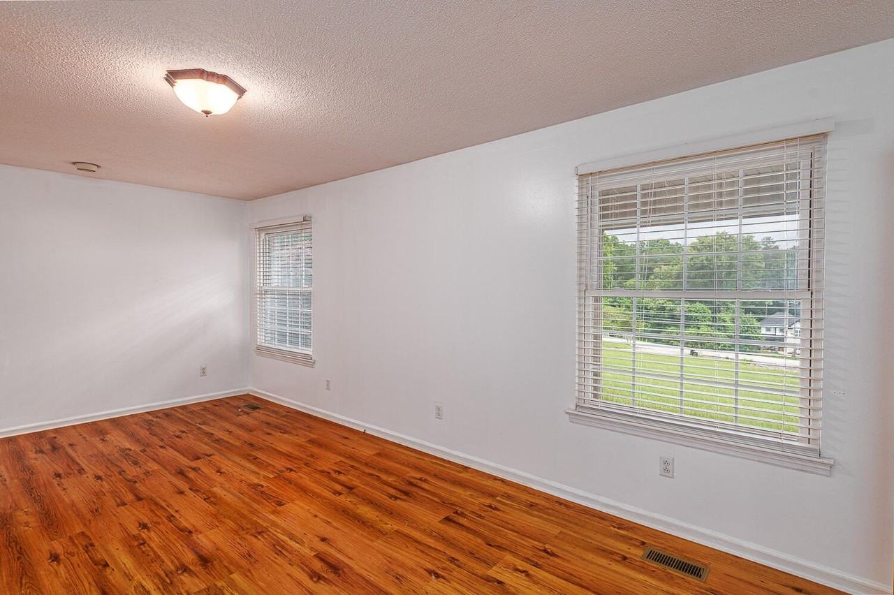 9422 Fuller Rd - Photo 6 of 23