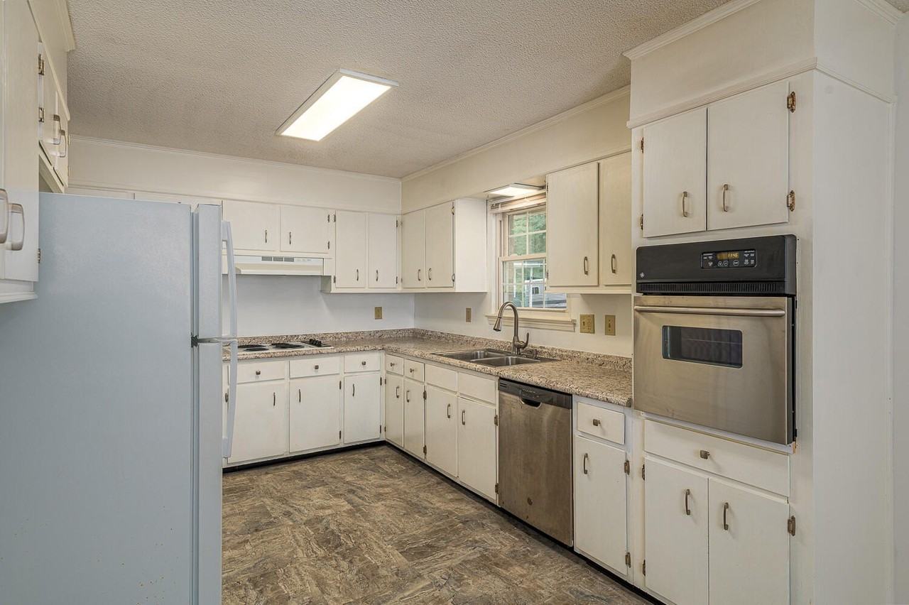 9422 Fuller Rd - Photo 7 of 23