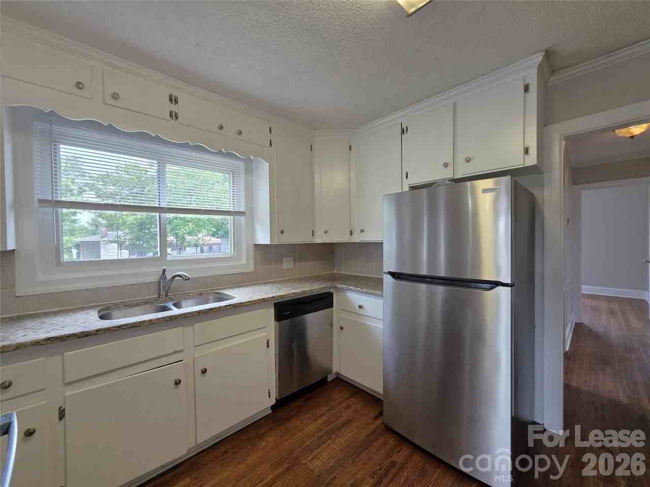1310 Oakwood Ave - Photo 6 of 16