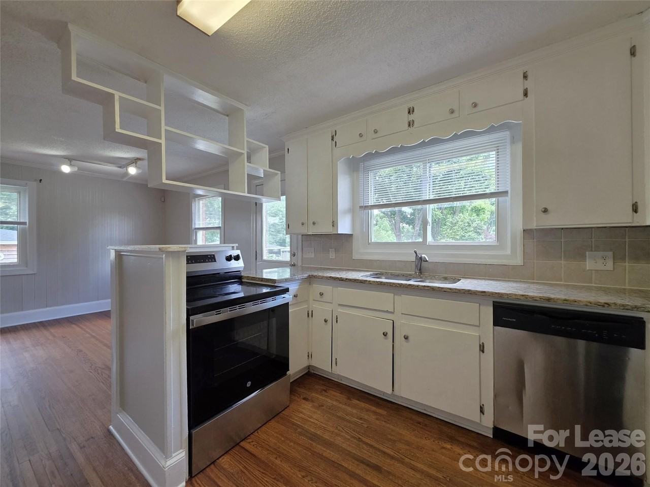 1310 Oakwood Ave - Photo 7 of 16