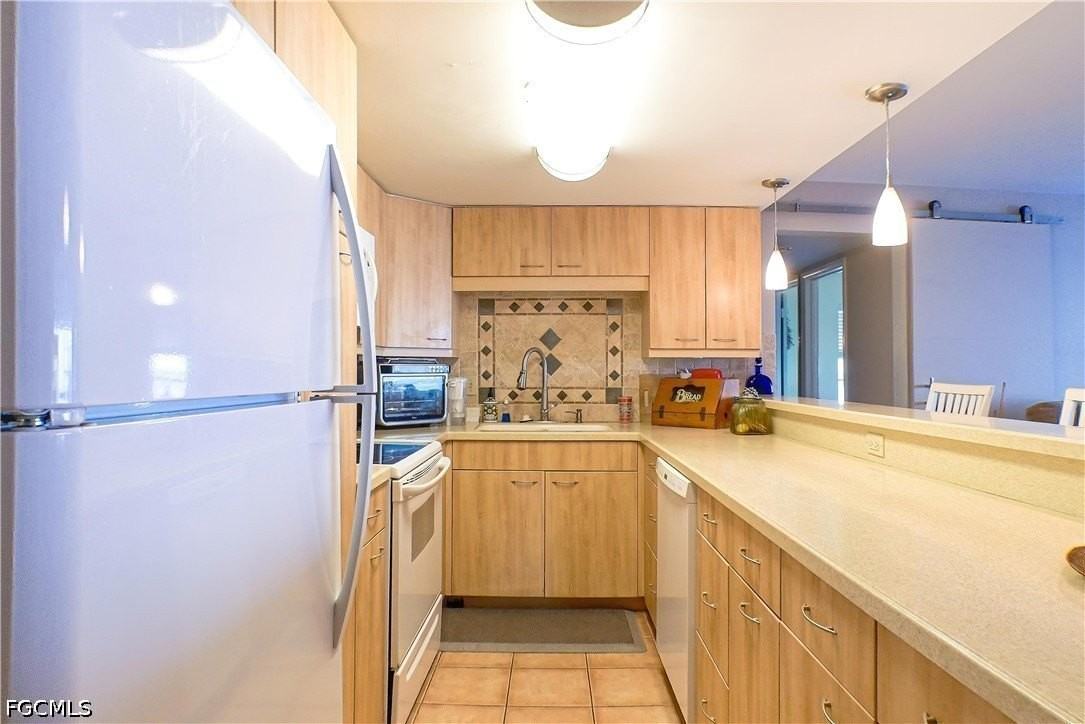 1900 Clifford St #603 - Photo 3 of 15