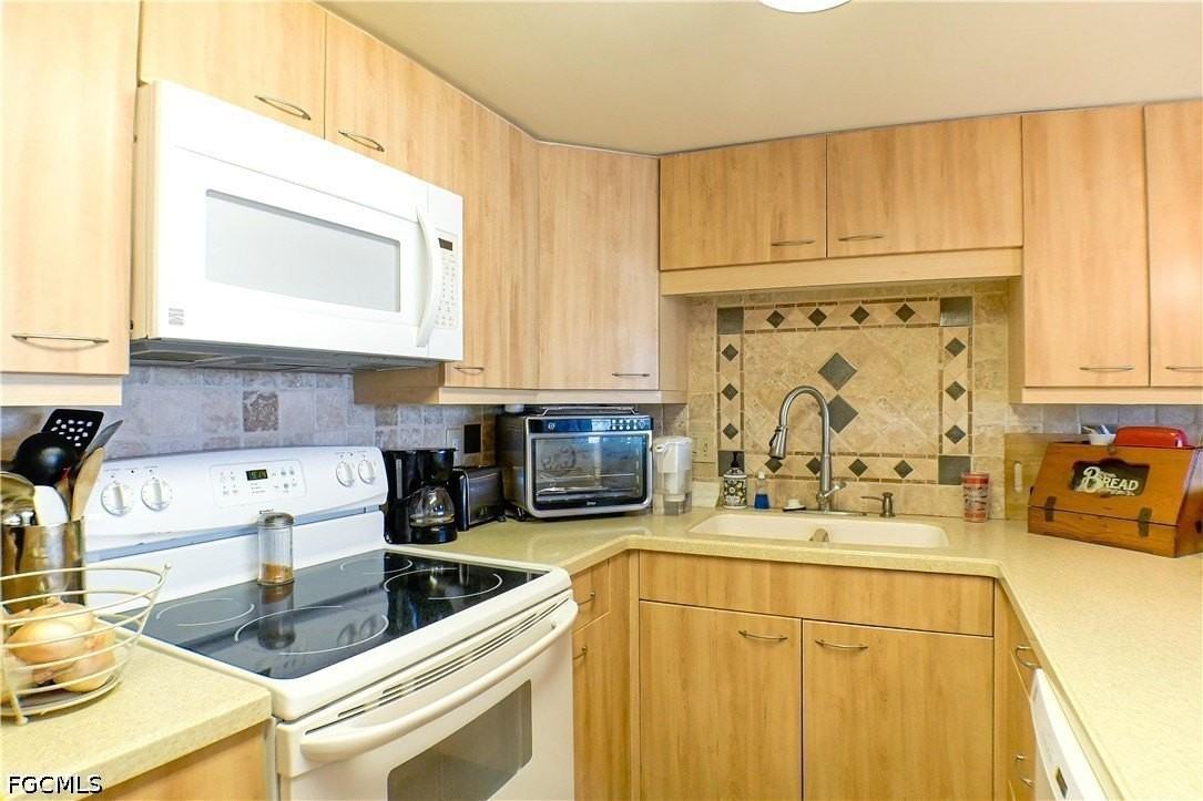 1900 Clifford St #603 - Photo 4 of 15