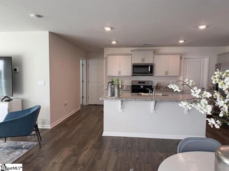 1883 Bridle Ln - Photo 3 of 12