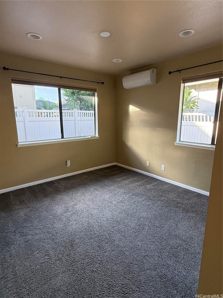 91-1054 Pakaweli St - Photo 6 of 10
