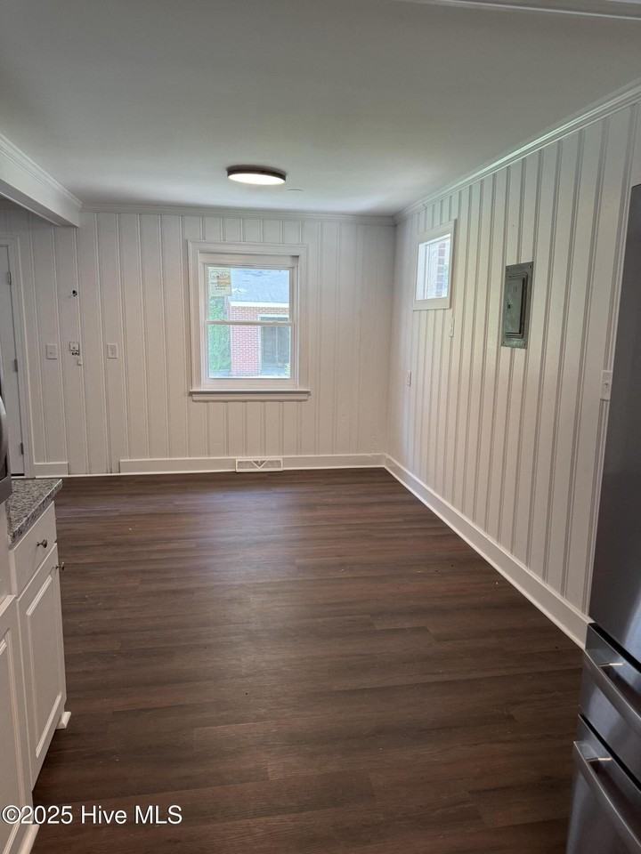 511 Dale St Sw - Photo 4 of 13