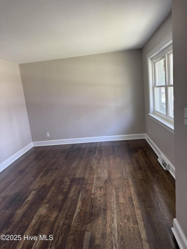 511 Dale St Sw - Photo 6 of 13