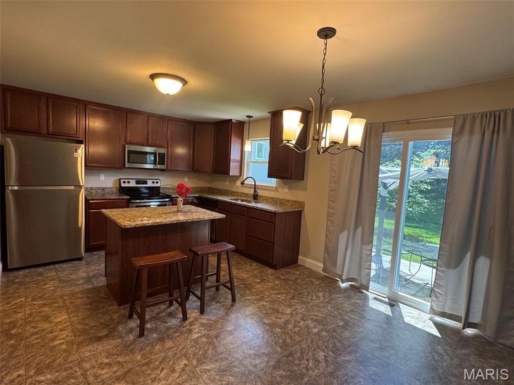 931 Mule Creek Dr - Photo 2 of 13