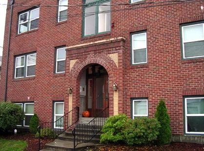 LINCOLN APARTMENTS - Photo 6 of 24