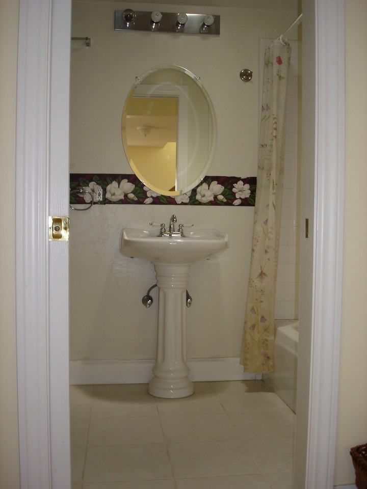 1245 33rd St #1 - Photo 2 of 13