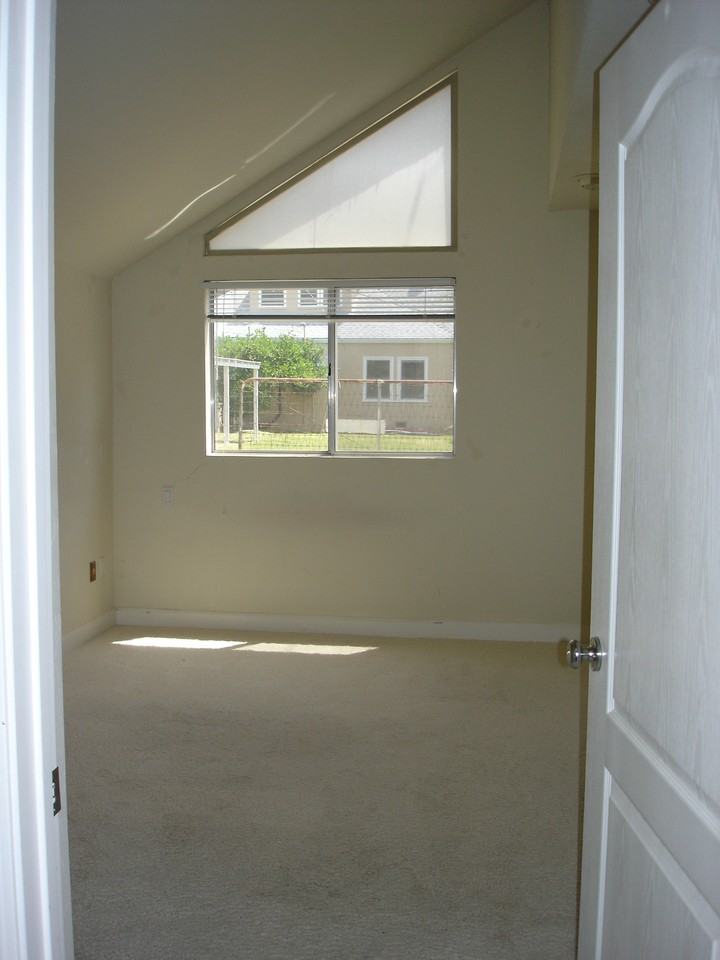 1245 33rd St #1 - Photo 3 of 13