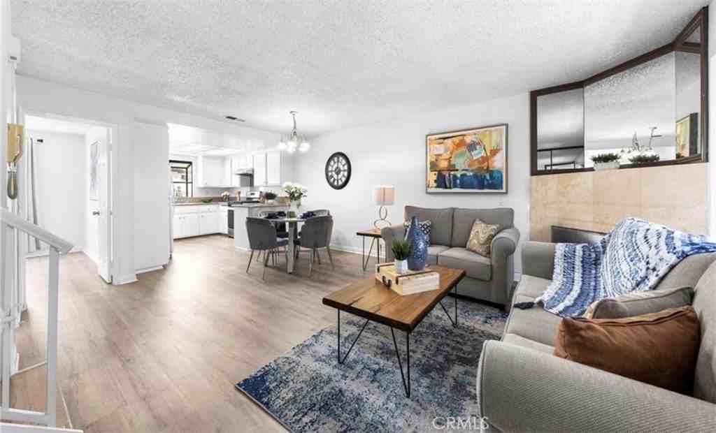 321 N Lincoln Ave #B - Photo 2 of 11
