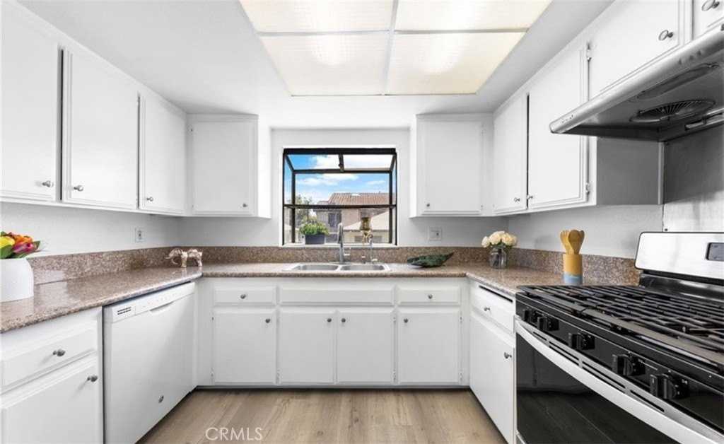 321 N Lincoln Ave #B - Photo 6 of 11
