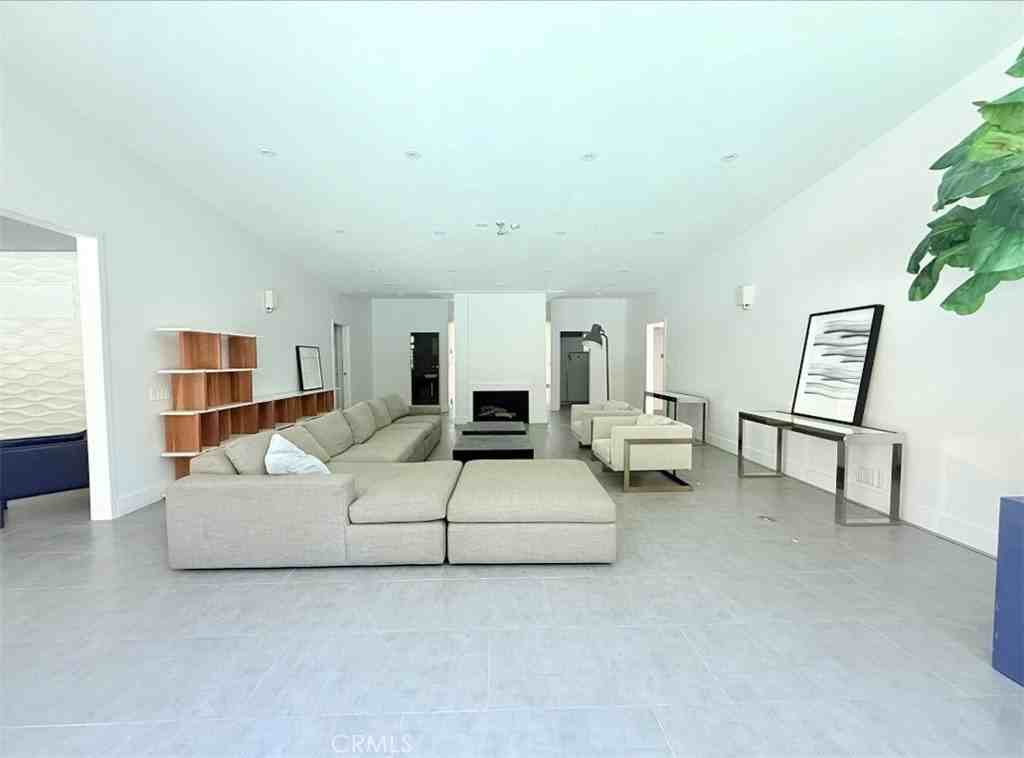 1801 Roscomare Rd - Photo 6 of 38