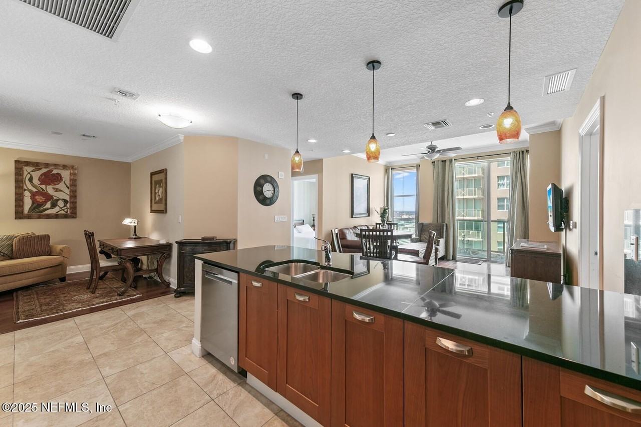 1431 Riverplace Blvd #2302 - Photo 4 of 50