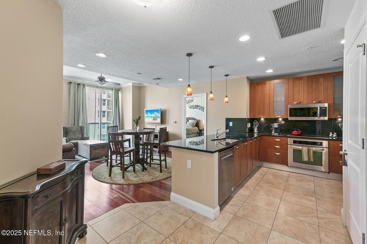 1431 Riverplace Blvd #2302 - Photo 7 of 50
