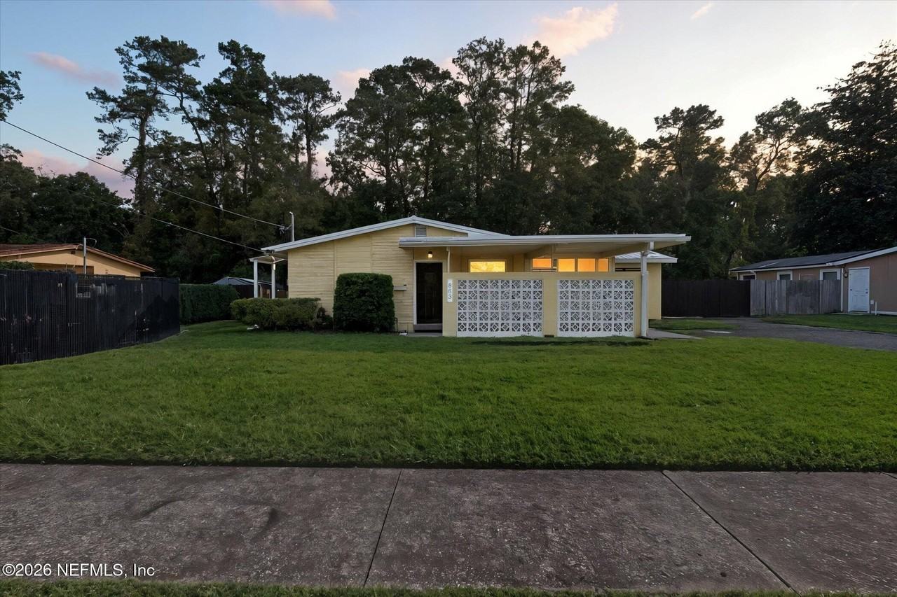 863 Westgate Dr - Photo 2 of 42