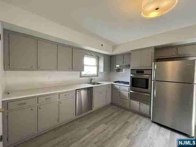 1542 10th St #2 - Photo 3 of 20