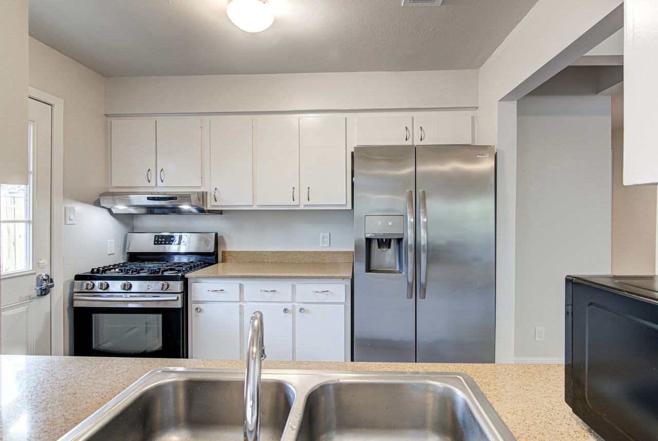311 W Mary St #A - Photo 3 of 23